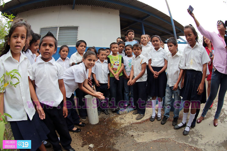 Estudiantes de Cuajachillo cuentan con tanque de almacenamiento de agua potable
